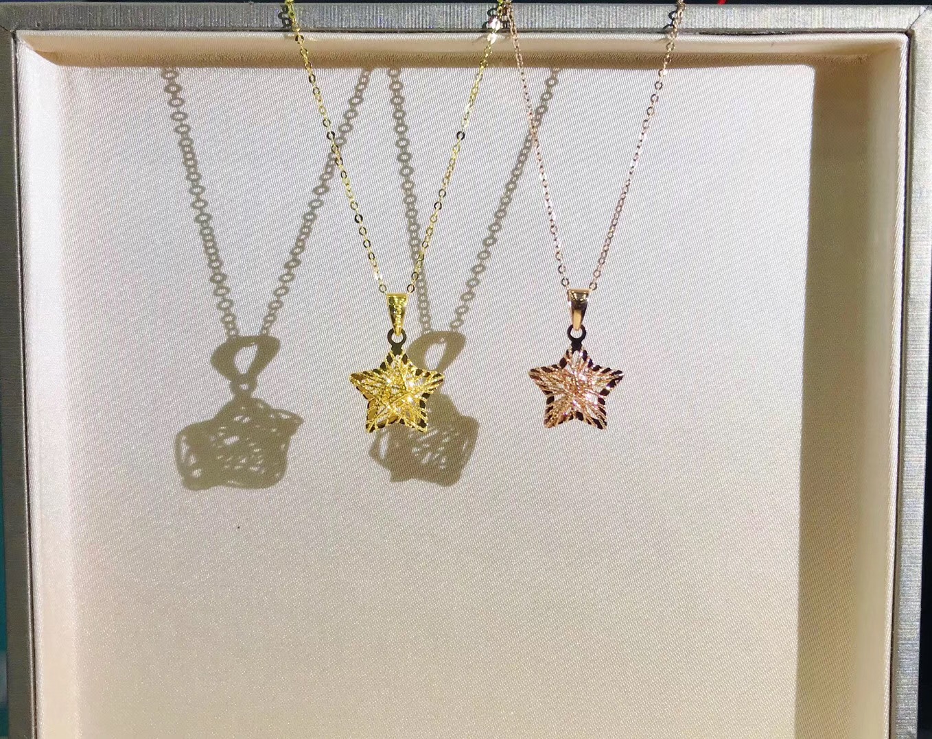 A00020 Star Shaped Necklace in 18k Yellow Gold/18k Rose Gold