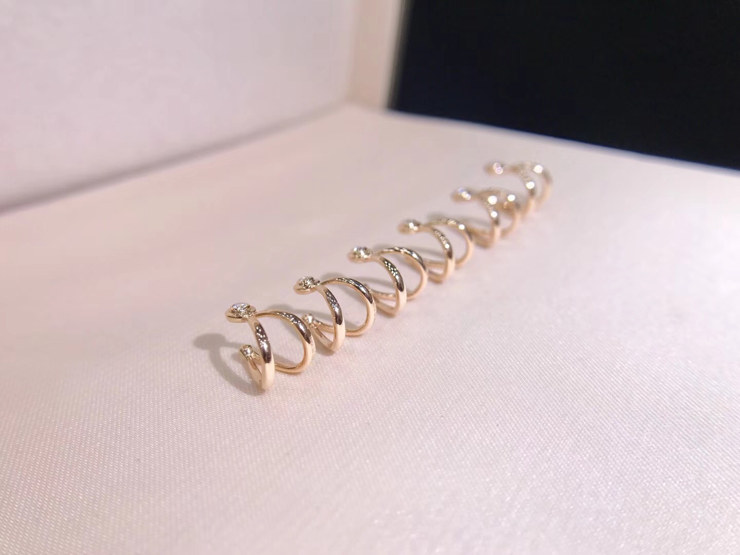 EW00995 Diamond Earrings in 18k Gold