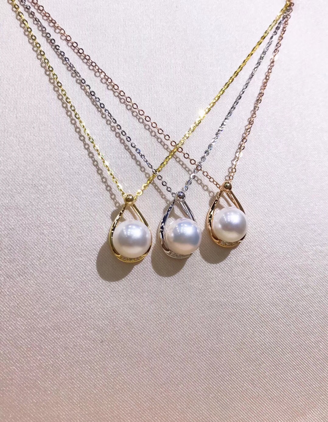 GYWP01174 Pearl Necklaces in 18k Gold