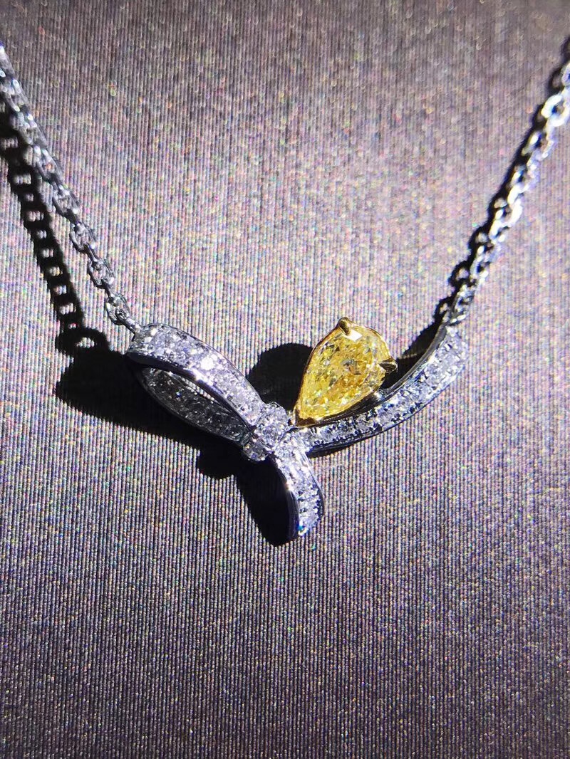 KB32-0752 Ribbon Shaped Diamond Necklace in 18k White Gold