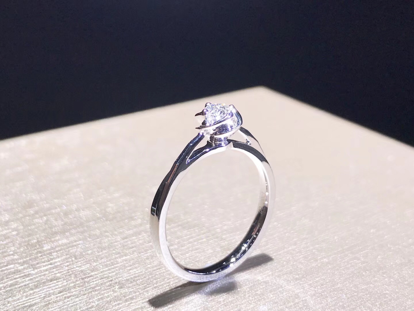 KS2421D Engagement Diamond Ring in 18k White Gold