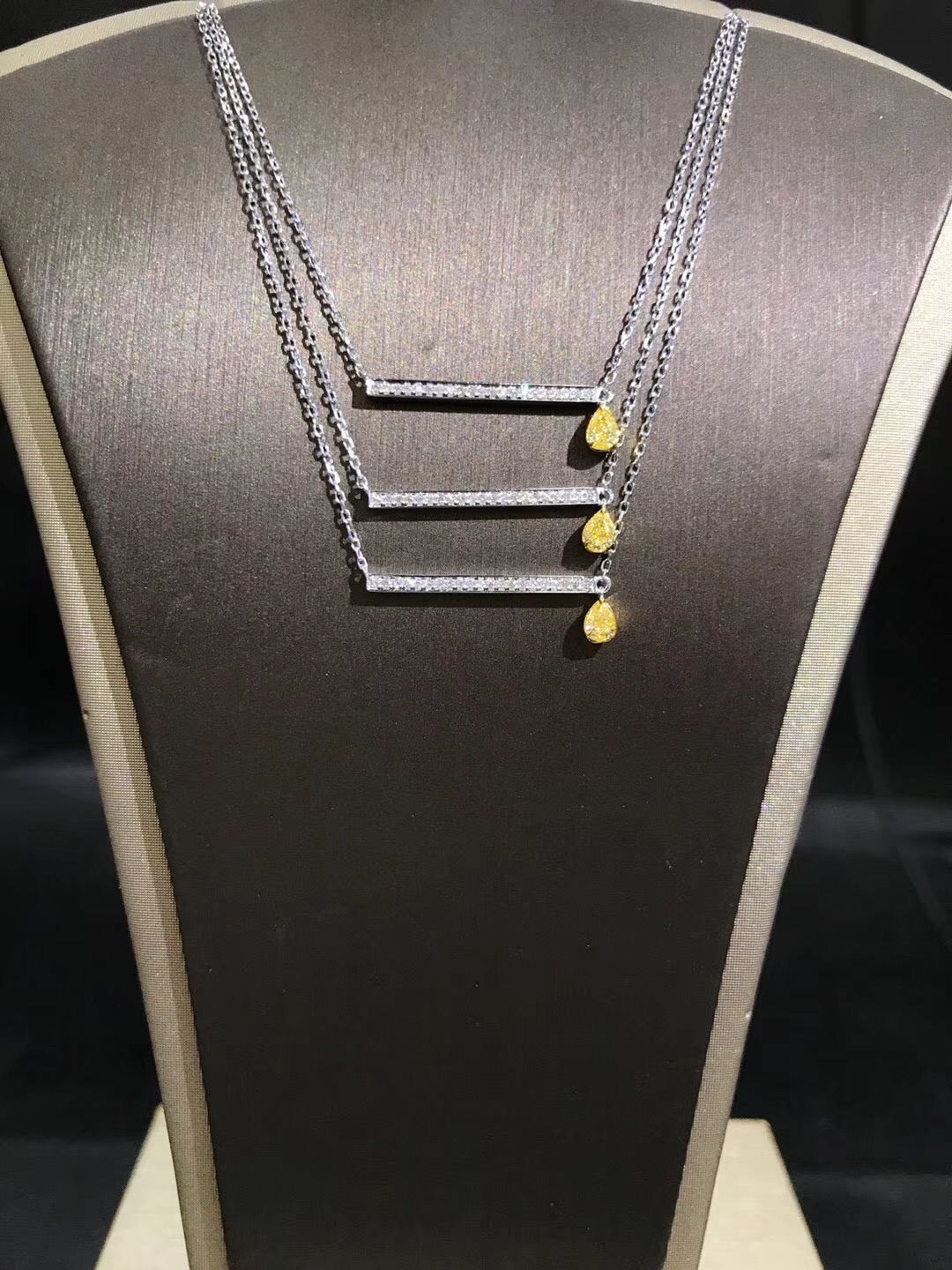 NW00998-15 Diamond Necklaces