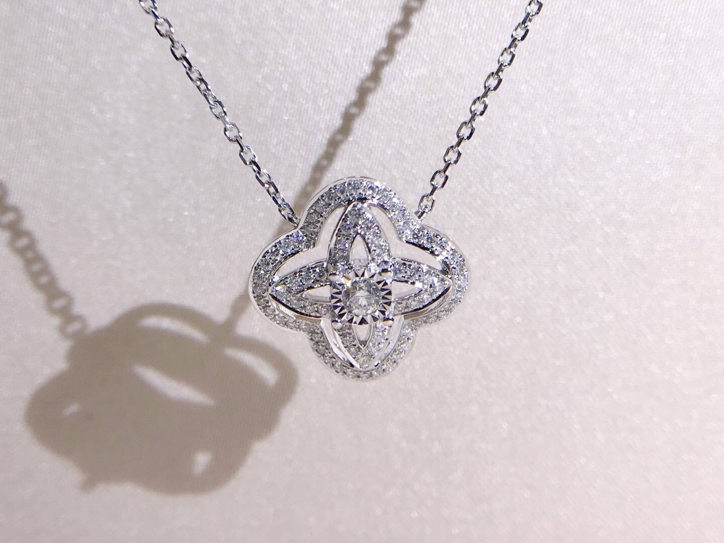 P00833 Flower Shaped Diamond Necklace in 18k White Gold