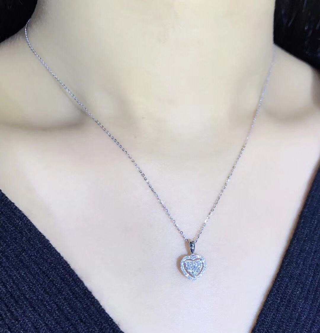 P00894 Heart-shaped Diamond Necklace in 18k White Gold