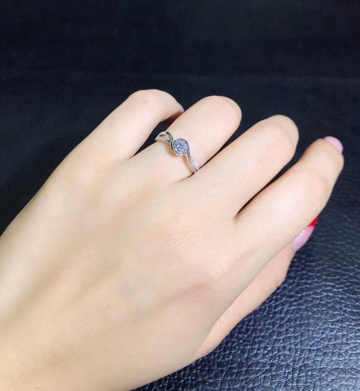 R00491 Engagement Diamond Ring in 18k White Gold