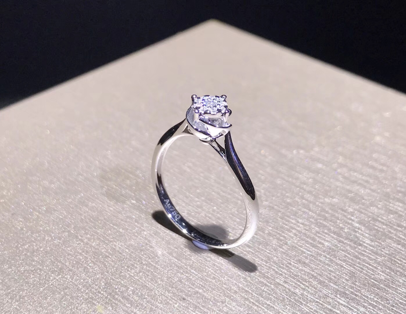 R21137-4 Diamond Ring in 18k White Gold