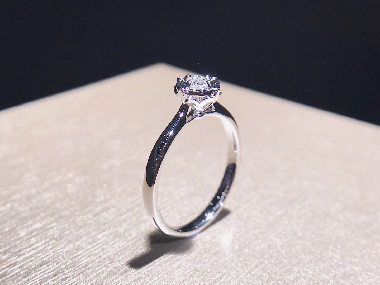 R80833-10 Engagement Diamond Rings in 18k White Gold