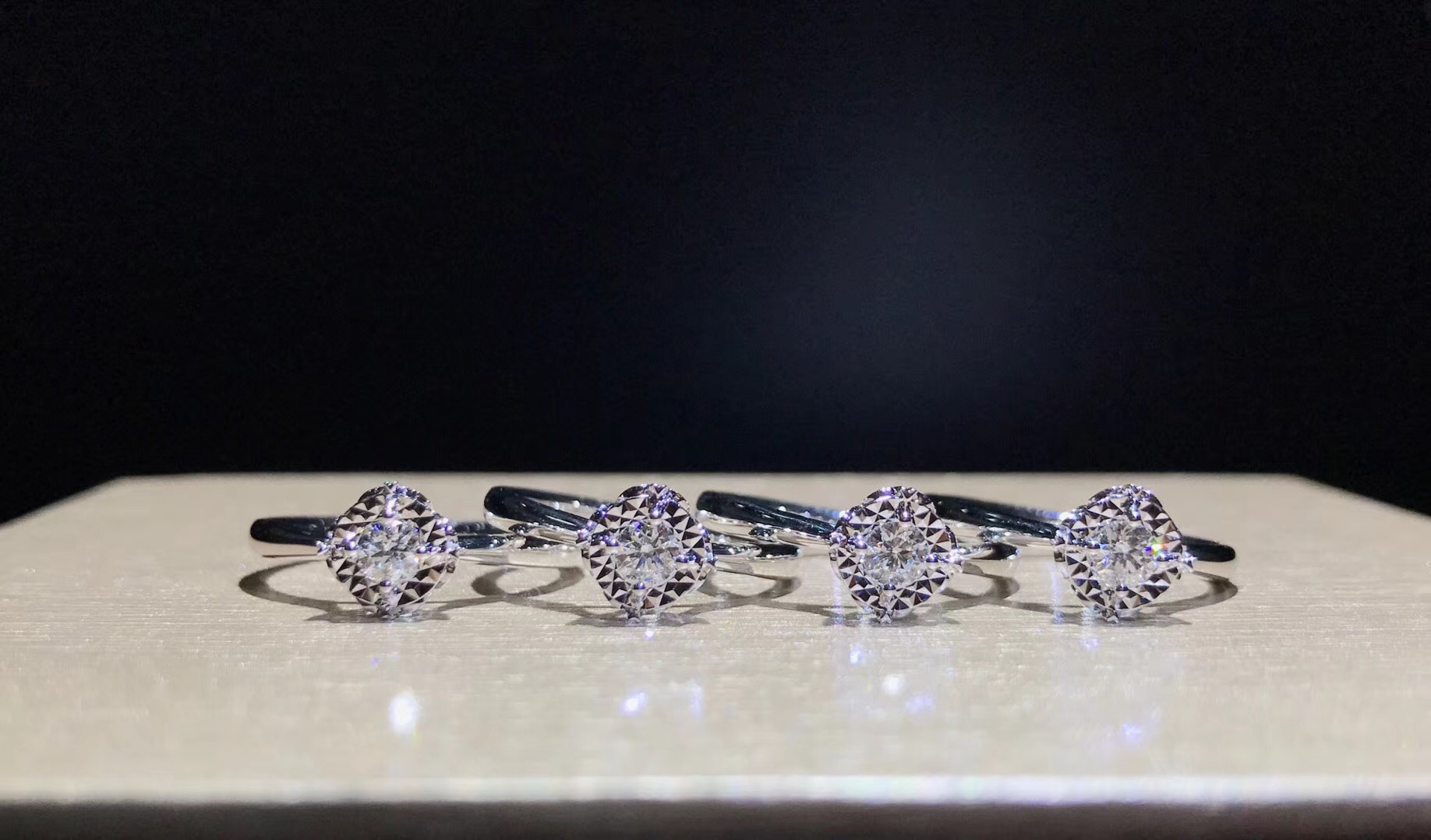 R80833-10 Engagement Diamond Rings in 18k White Gold