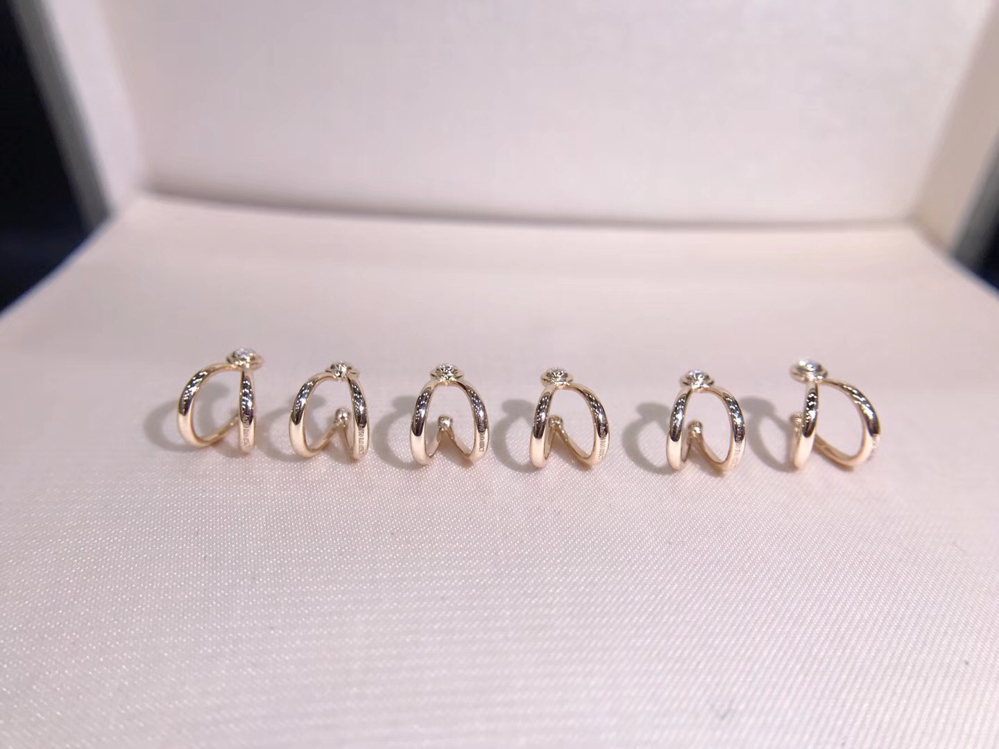 EW00995 Diamond Earrings in 18k Gold