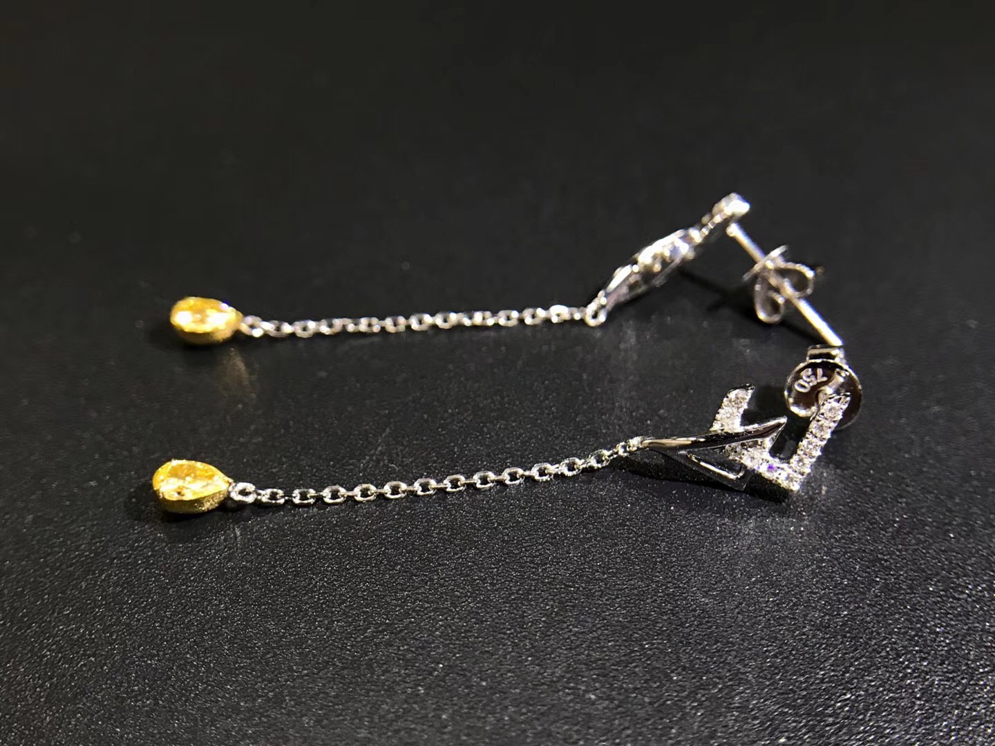 EW03771 Elegant Diamond Earrings