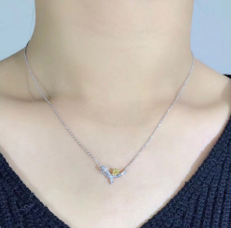 KB32-0752 Ribbon Shaped Diamond Necklace in 18k White Gold