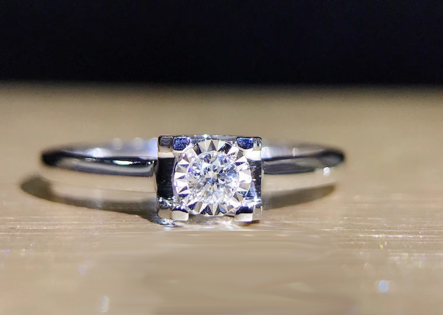 N00372 Engagement Diamond Ring in 18k White Gold