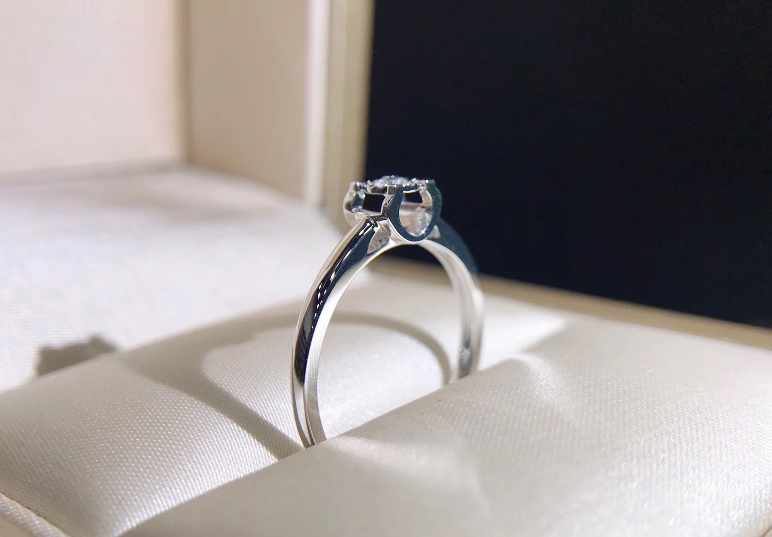 N00372 Engagement Diamond Ring in 18k White Gold