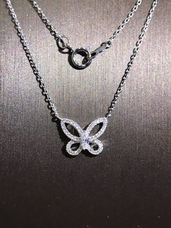 N00381 Butterfly-shaped Diamond Necklace in 18k White Gold