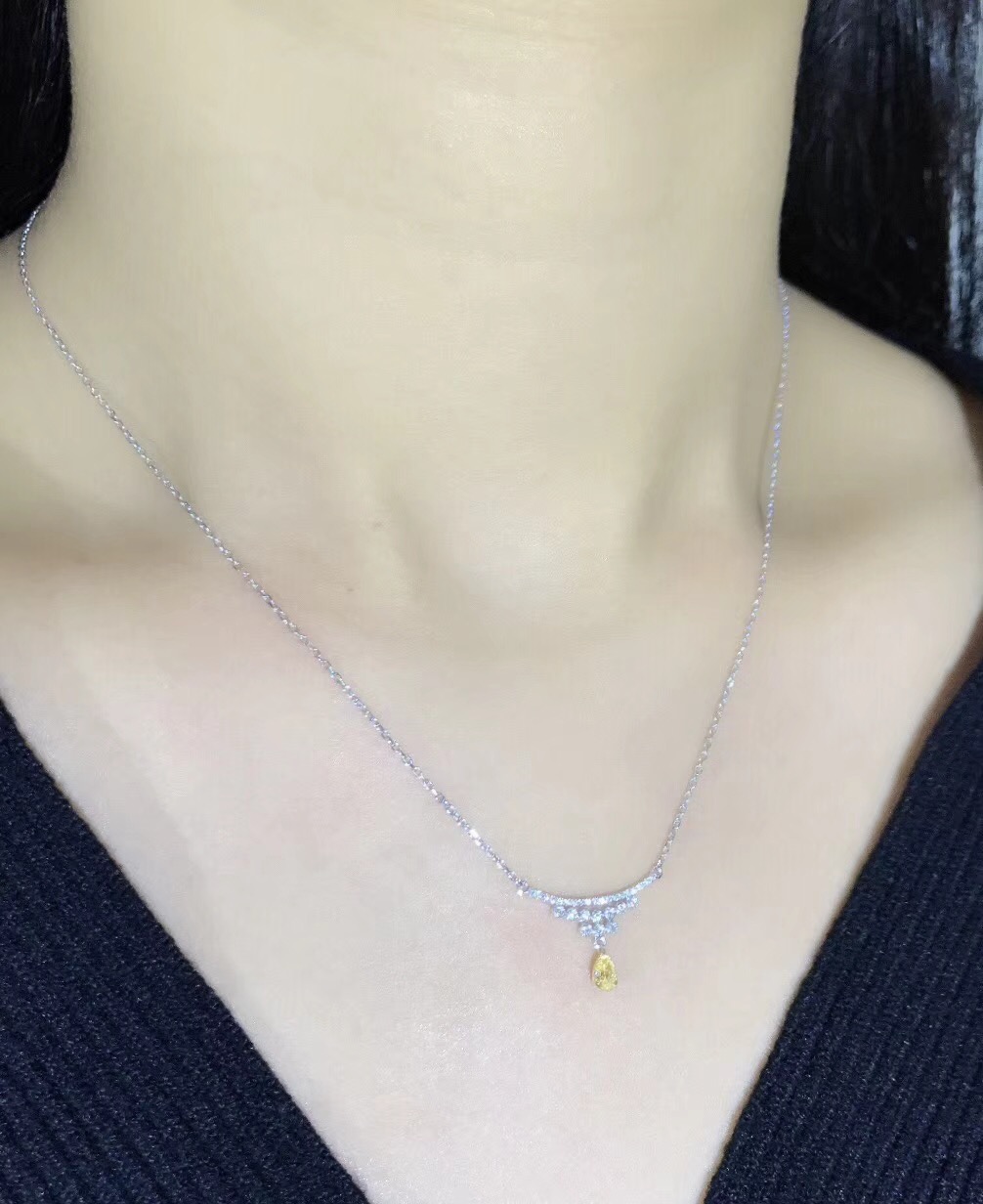N00878 Drop-shaped Diamond Necklace