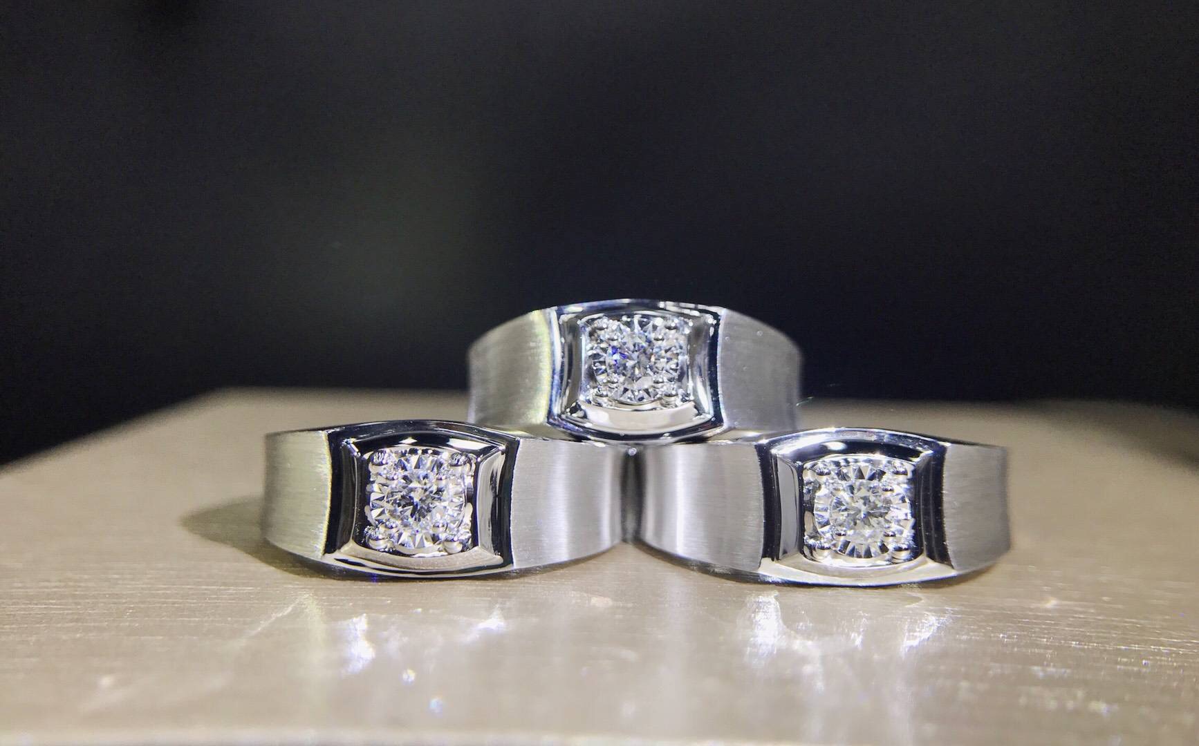 P00834 Men\'s size Diamond Ring in 18k White Gold