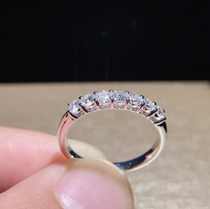 R00060-7 Princess corolla Diamond Ring in 18k White Gold