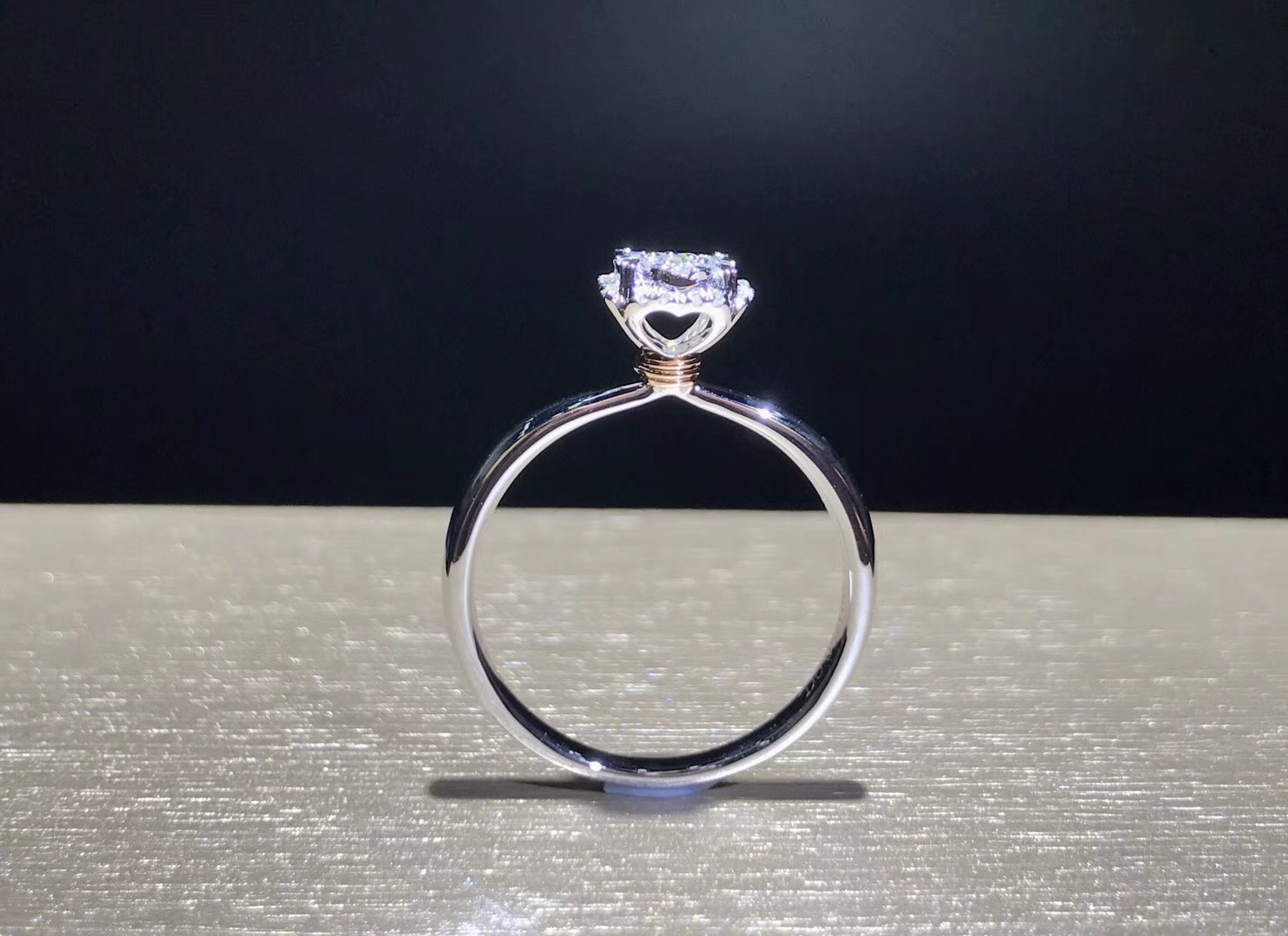 R21010 Engagement Diamond Ring in 18k White Gold