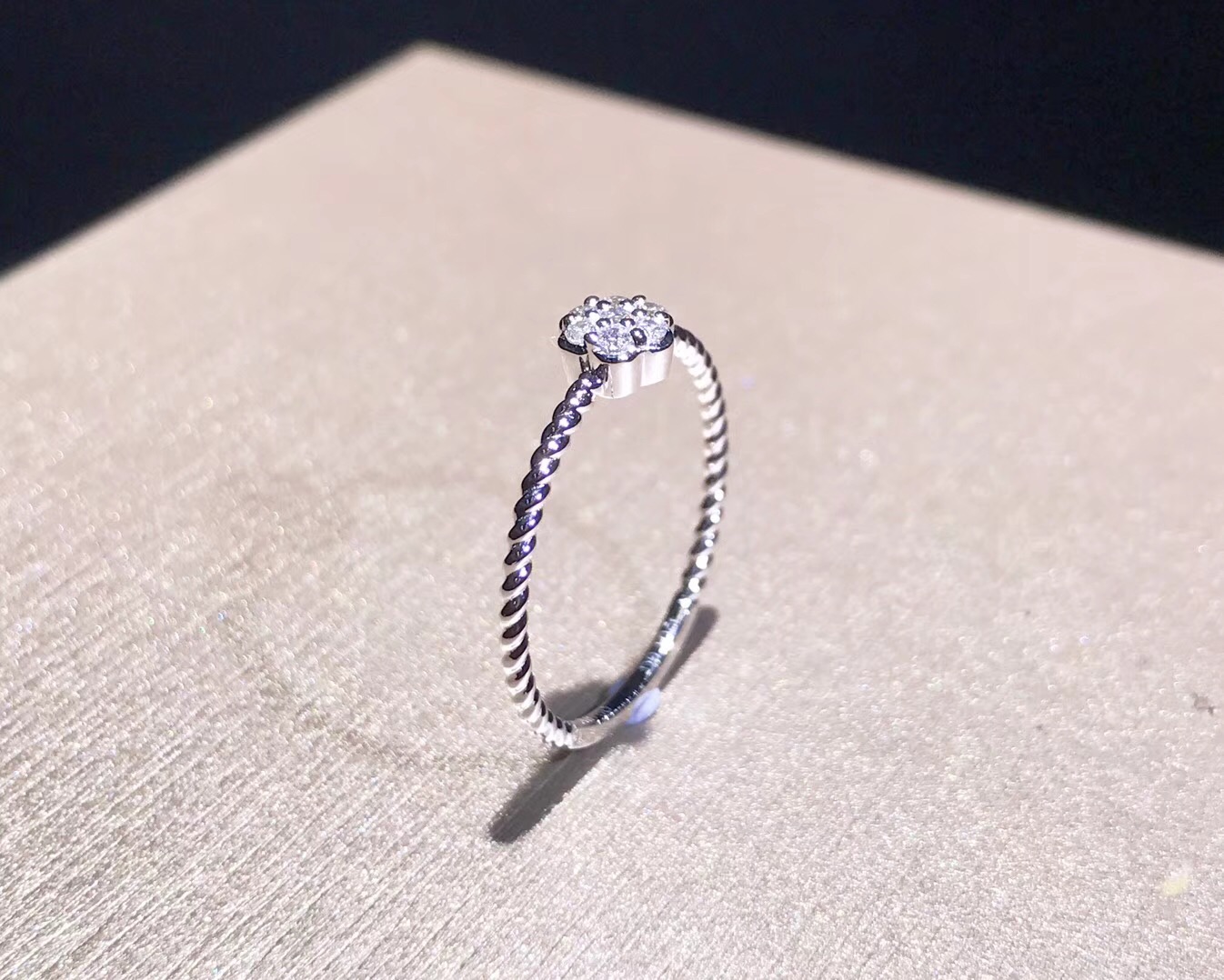 R21220 Romantic Diamond Ring in 18k White Gold