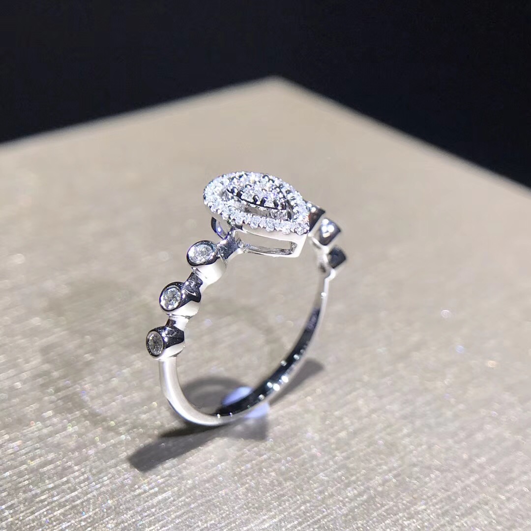 RW01180 Drop shaped Diamond Rings in 18k Gold